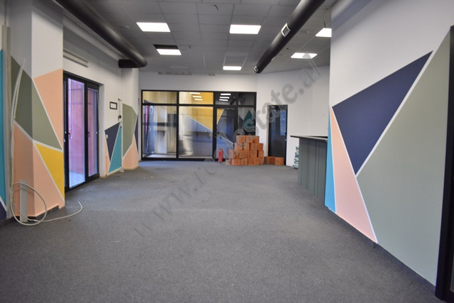 Ambient zyre me qira tek Kompleksi Arlis, Farmacia 10 ne Tirane